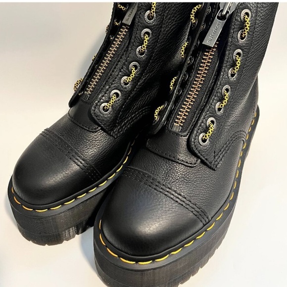 Dr. Martens Sinclair Max UK 6 US 8 REMOVING ITEM SOON! $100 FINAL SALE - Picture 2 of 6